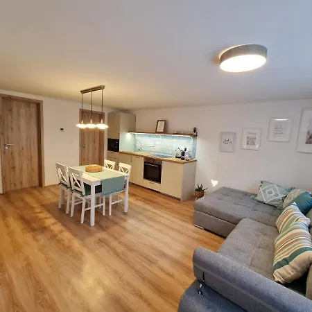 Darnay20 Vendeghaz アパート Gyenesdiás